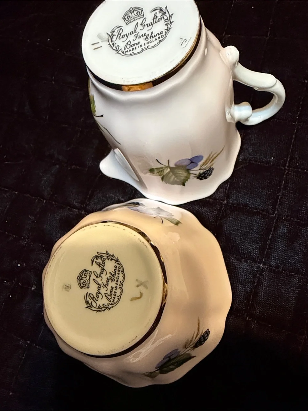 Porcelain Creamer and Sugar Set with Fruit Motif - White